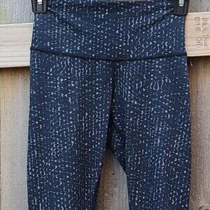 Lululemon Black And White Cropped 21" Leggings Size 2